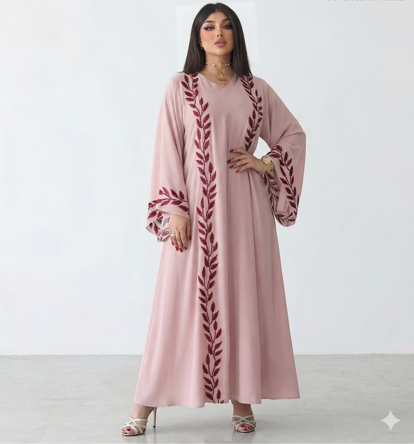 Abaya Amira Rose — Mousseline Brodée Fil d'Or & Manches Évasées