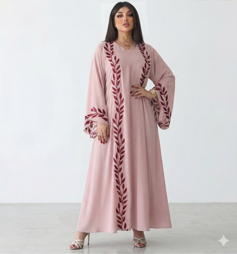 Abaya Amira Rose — Mousseline Brodée Fil d'Or & Manches Évasées