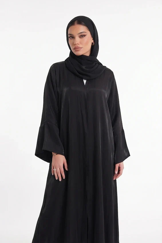 Comment accessoiriser une abaya noire : bijoux, sac, chaussures et hijab selon l’occasion
