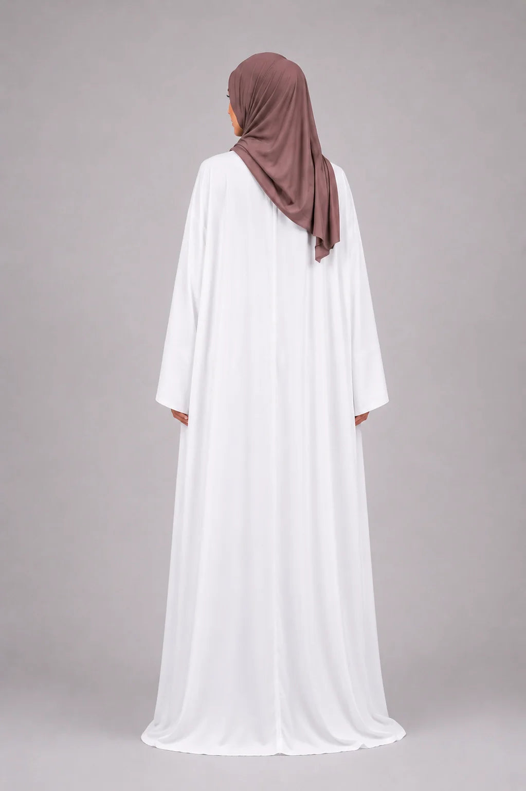 Tenue de prière femme : abaya, robe mastour ou ensemble, comment choisir