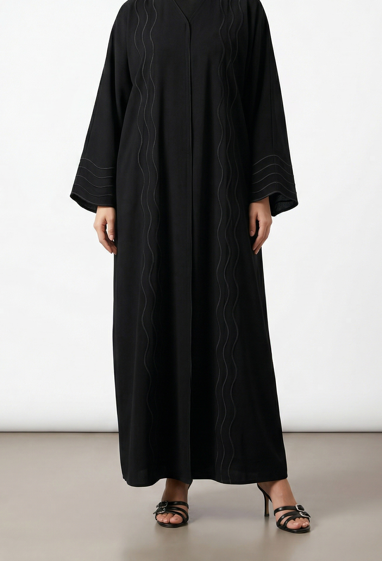 Abaya Dubaï kimono Lyana noir de chez Maison Ayla