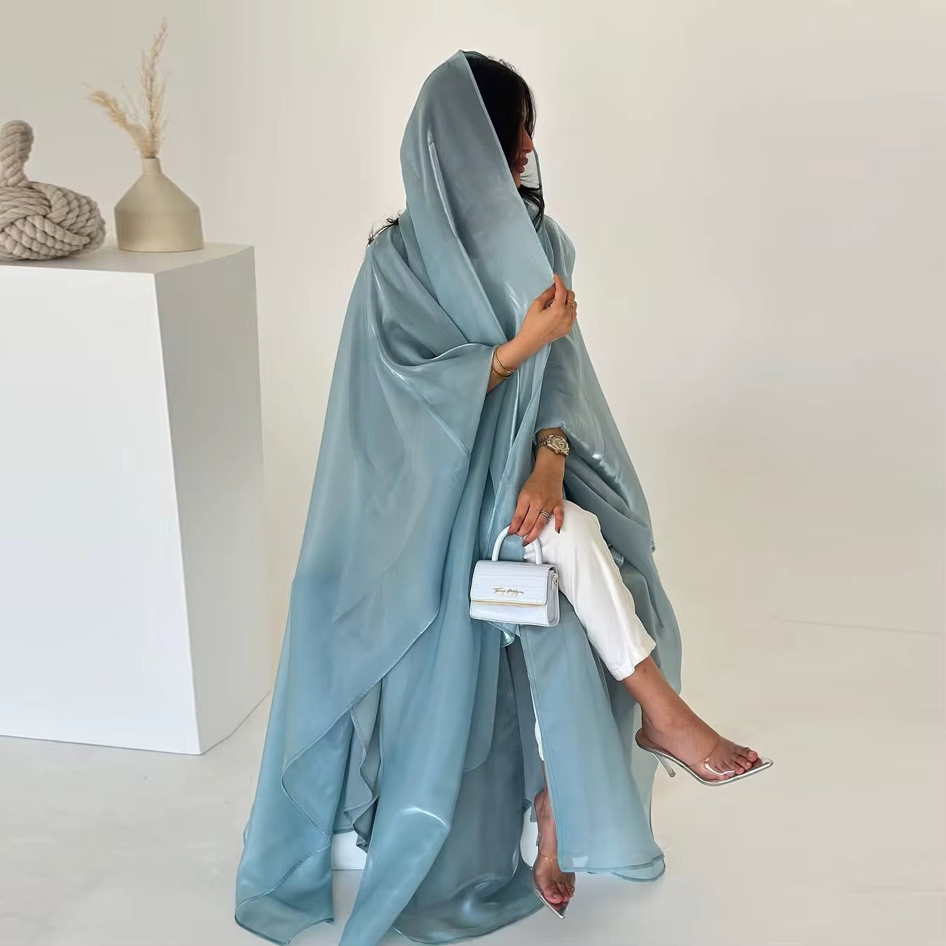 Abaya Dubaï en organza bleue Yousra Maison Ayla