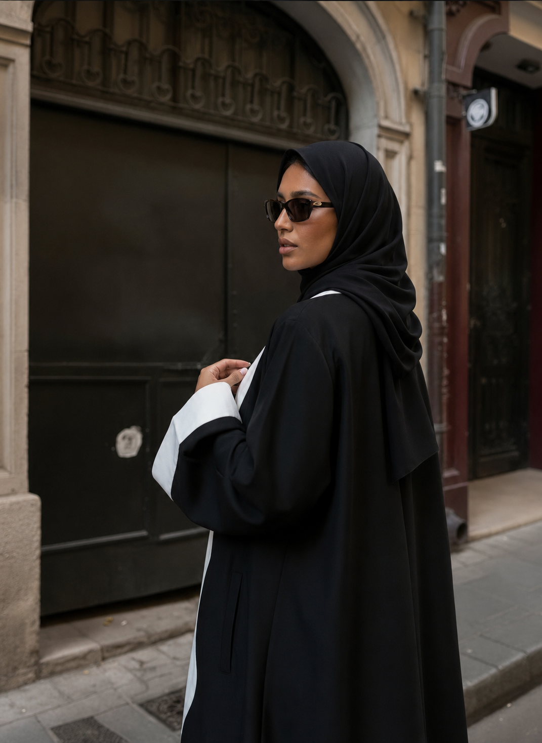 Dalya Black & White Abaya